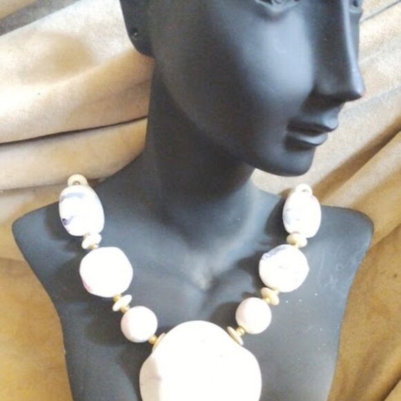 Shell like necklace made in JapanVintage ceramic pastel necklace, - Picture 7 of 11